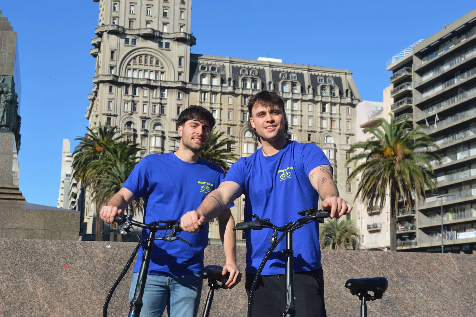 Hermanos fundadores de BEETOUR